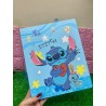 carpeta con hojas estampadas de Stitch