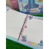 carpeta con hojas estampadas de Stitch